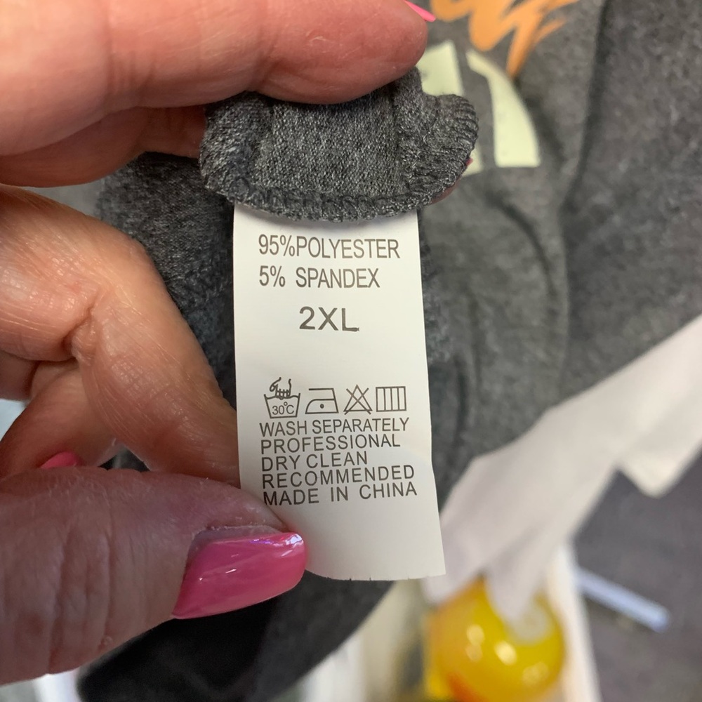 Gray Sleeveless Graphic Tank Top - Picture 2 of 2